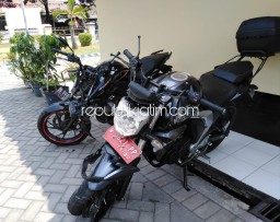 Motor Dinas Satpol PP Ditabrak Biker, Anggota Satpol PP dan Istrinya Dilarikan RSUD