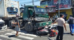 Rem Truk Trailer Blong, Seruduk 8 Kendaraan di Lampu Merah Taman 6 Terluka