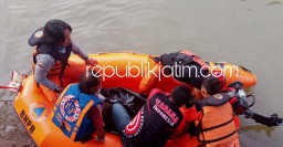 Mengapung Sendiri, Pria Tenggelam di Sungai Prambon Ditemukan 2 Meter dari Lokasi Tenggelam