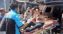 Pengendara Motor Asal Kepatihan Tulangan, Seruduk Honda CRV Terjungkal Dilarikan Rumah Sakit