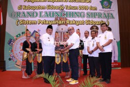 Bupati Sidoarjo Launching SIPRAJA Layanan Online Tingkat Kecamatan dan Desa