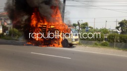 Truk Pengangkut Terefome Ludes Terbakar di Jalur Surabaya - Mojokerto