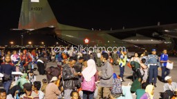 Ratusan Pengungsi Palu dan Donggala Tiba di Bandara Juanda