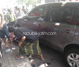 Perut Kram, Grand Livina Dikemudikan Ibu Hamil Tabrak 7 Motor Parkir