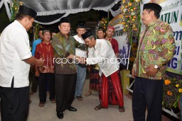 Turut Berduka Mendalam, Bupati Sidoarjo Takziyah ke Rumah Korban Lion Air