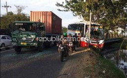 Hindari Putar Balik, 2 Truk dan Bus Harapan Jaya Tabrakan Beruntung