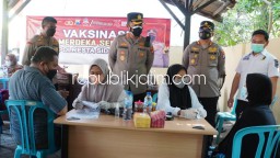 Nakes Kapolresta Sidoarjo Terus Berupaya Memasifkan Vaksinasi Pedesaan