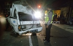Hendak Mendahului, Pemotor Asal Pasuruan Tabrak Pikup Tewas Dilindas Truk Kontainer