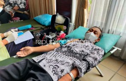 PGRI Sidoarjo Isi HUT ke 76 dengan Donor Darah Sekaligus Peringati HGN Tahun 2021