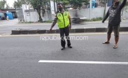 Ditabrak Truk Box, Ibu Rumah Tangga Warga Bogempinggir Tewas di JL Raya Surabaya - Mojokerto