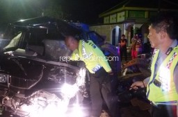 Truk Oleng Hantam Pikup di Jalur Sumoroto - Ponorogo, Sopir dan Kenek Terluka