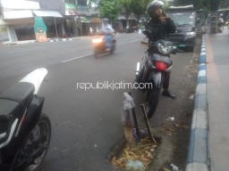 Bahayakan Pengendara Motor, Banyak Mainhole Hilang Pemkab Ponorogo Cuek