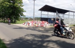 Tumpukan Sampah TPST Jetis Menggunung Nyaris Meluber ke Jalan Raya Disoal Warga Ponorogo