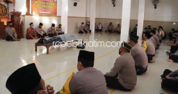 Puluhan Polisi Ponorogo Diajari Merawat Jenazah Hingga Pemakaman
