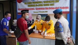 Jelang Nataru, Satreskoba Tes Urine Puluhan Sopir Dan Kondektur Bus di Terminal Seloaji Ponorogo