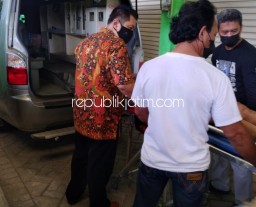 Pria Tanpa Identitas Ditemukan Tergeletak di Pasar Porong Dalam Kondisi Lemah