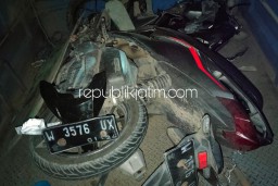 Motor Vario Tabrak Truk Trailer Kabur, Arek Tropodo Krian Tewas di TKP