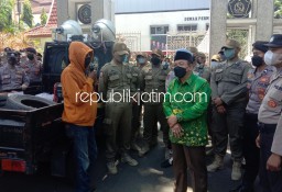 Rekruitmen Pegawai RSUD Krian Dinilai Tidak Transparan, Mahasiswa dan Warga Demo Luruk DPRD Sidoarjo