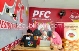 Gunakan Aplikasi Si APIK, Abdimas Umsida Dampingi Laporan Keuangan Presiden Fried Chicken Suko