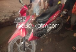 Keluar Gang Hendak Nyeberang, Honda Revo Ditabrak PCX, 1 Pengendara Tewas 1 Terluka di JL Raya Pilang Wonoayu