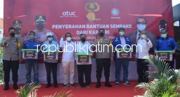 Diserahkan Wakapolda Jatim di Sidoarjo, 2.500 Buruh di Jatim Terima Bantuan Sembako dari Kapolri