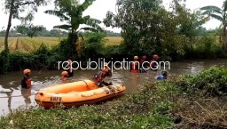 Pencarian Balita 3 Tahun Asal Lajuk Porong Dilanjutkan, Tim Gabungan Lakukan Penyisiran Ibu Berdoa di Pinggir Sungai