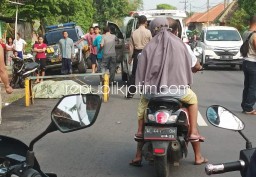 Pengendara Motor Asal Krembung Tewas Tertabrak Truk Tangki di Gedangrowo Prambon