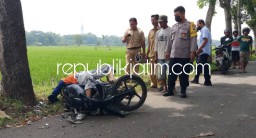 Honda Revo Tabrak Pohon, Pria Asal Mlarak Ponorogo Tewas di Atas Motor yang Dikendarai