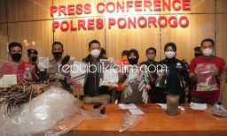 Polisi Ringkus Dua Warga Ponorogo Terbangkan Balon Dan Sediakan Serbuk Petasan