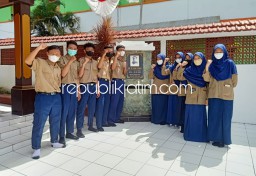 Peringati Hari Kebangkitan Nasional, Siswa Siswi Smamita Sidoarjo Kunjungi Makam dan Museum Dr Soetomo