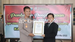 Mampu Mewujudkan Pelayanan Prima, Polresta Sidoarjo Terima Presisi Award dari Lemkapi