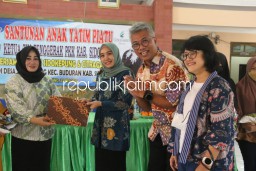 Istri Bupati Sidoarjo Bersama PT Ciputra Beri Santunan Bagi Anak Yatim Piatu Sidokepung Buduran