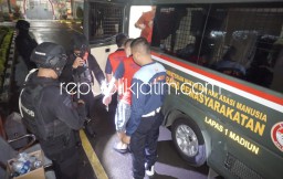 Sembilan Bandar Narkoba Sekaligus Narapidana Kategori Resiko Tinggi Dilayar ke Lapas Nusakambangan