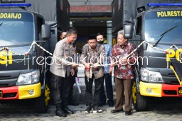 Siap Amankan Pilkades Serentak, Polresta Terima Dua Truk Operasional dari Pemkab Sidoarjo