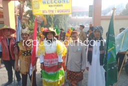 Gelar Pawai Budaya, Siswa SMK YPM 11 dan MTs 1 Wonoayu Populerkan Tahun Baru Islam 1444 Hijriyah