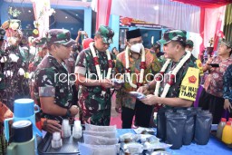 Bupati Sidoarjo dan Asintel Kasad Tinjau TMMD 2022 di Rejeni Krembung, Resmikan Perpustakaan dan Pavingisasi