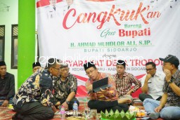 Cangkrukan dengan Warga Desa Tropodo, Bupati Gus Muhdlor Segera Tuntaskan Masalah Langganan Banjir