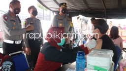 Antisipasi Penyebaran Covid-19, Polresta Sidoarjo Kembali Masifkan Vaksinasi di Bundaran TPI