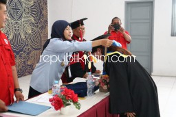 Tiga Warga Binaan Rutan Perempuan Surabaya Diwisuda Jadi Sarjana Dari Balik Penjara