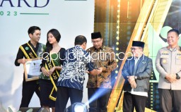 Gus Muhdlor Dinobatkan Sebagai Tokoh Penggerak Pembangunan Infrastruktur Sidoarjo