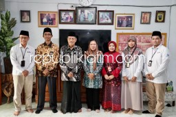 Silaturrahmi ke Ponpes Sunan Drajat Lamongan, Kanwil DJP Jatim II Minta Doa dan Dukungan Kiai dan Satri