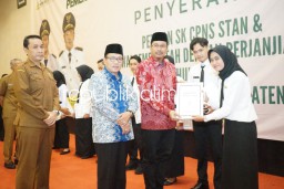 Berbarengan CPNS STAN, Bupati Sidoarjo Serahkan SK 1.161 PPPK Tenaga Kesehatan Formasi Tahun 2022