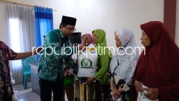 Dikawal Hingga KPM, Bupati Sidoarjo Salurkan Ratusan Paket Program BSB Tahap III untuk Lima Desa di Sukodono