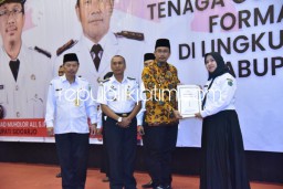 Bupati Sidoarjo Angkat 1.220 Guru dan 66 Tenaga Teknis Jadi ASN PPPK