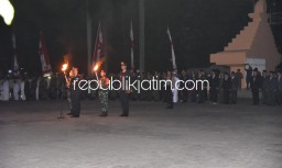 HUT Kemerdekaan RI ke 78, Bupati dan Forkopimda Sidoarjo Apel Kehormatan dan Renungan Suci di TMP