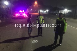 Sopir Ngantuk, Truk Box Seruduk Penjual Nasi Goreng Hingga Tewas saat Hendak Pulang di JL Raya Balongbendo