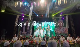 Pakai Videotron, Warga Bakungtemengungan Balongbendo Shalawatan Bersama Gus Azmi Dan Cak Fandi