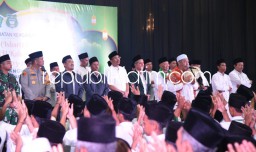Gus Muhdlor Lewati Malam Pergantian Tahun 2024 Dengan Bersholawat di Pendopo Delta Wibawa