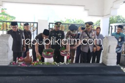 Harjasda ke 165, Gus Muhdlor Pimpin Forkopimda Ziarah Makam Bupati Sidoarjo Terdahulu