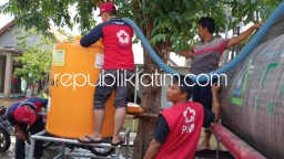 Perumda Delta Tirta Pasok 200.000 Liter Air Bersih untuk Korban Banjir di Sidoarjo